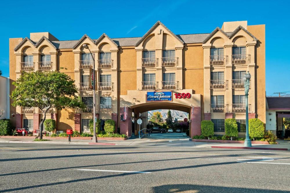 Howard Johnson by Wyndham Pasadena